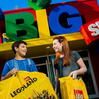 Guest Shopping At LLF Big Shop 1000Px