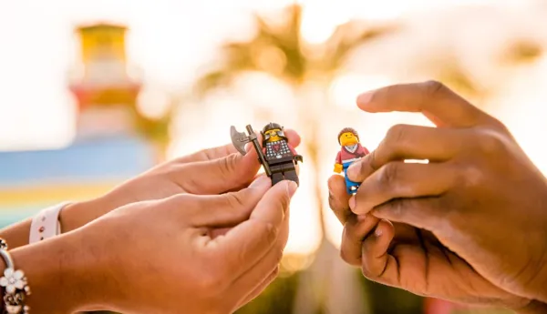 Minifigure Trading At LLF 1000Px